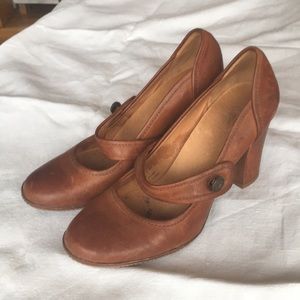 Size 8 Frye maryjane pumps